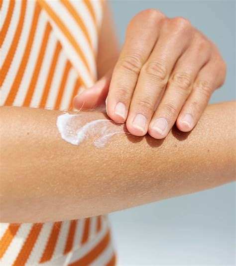 How To Apply Sunscreen: Everything You Need to Know | ISDIN