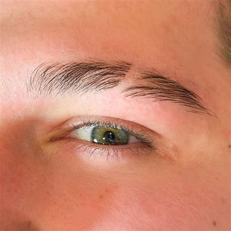 Eyebrow Slit: A Look Back on Trend &amp; How to DIY It