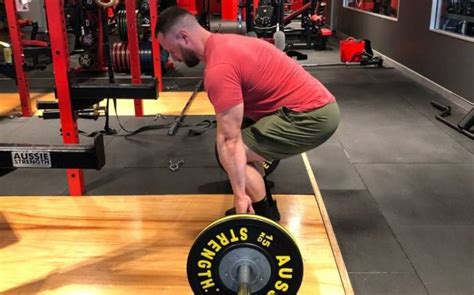 What Is The Best Deadlift Bar Path? (Plus, Mistakes To Avoid) | PowerliftingTechnique.com