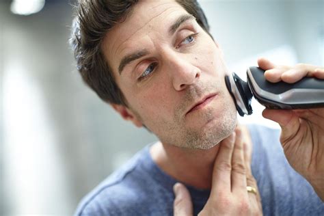 How to Best Use an Electric Shaver - [In 4 Simple Steps]