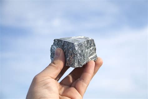 2 Easy Ways to Get Zinc Metal