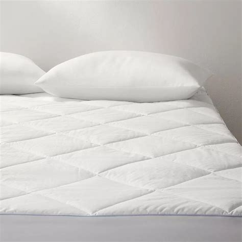 Cooling Bedding That Will Banish Your Night Sweats | The Everygirl