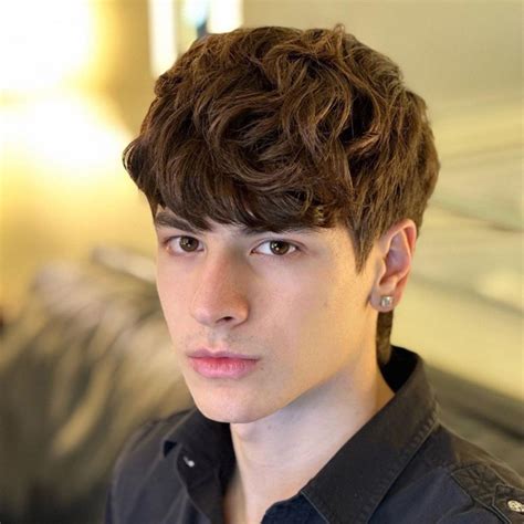 BestHaircutsForDiamondFaceMenSweepingFringe