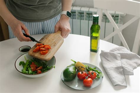 What is meant by mindful eating in Ayurveda and what is its role in ...