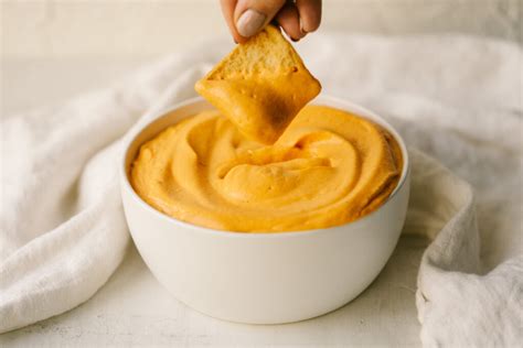 Healthy Buffalo Cauliflower Dip (Creamy Vegan Buffalo Dip)