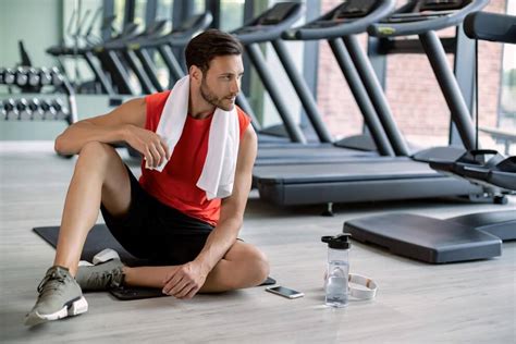 What is the optimal frequency for deload weeks in men engaged in a consistent heavy lifting program for strength gains?