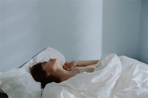 How to optimize deep sleep for men’s muscle recovery & cognitive function?