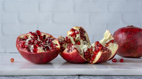 How To Cut A Pomegranate