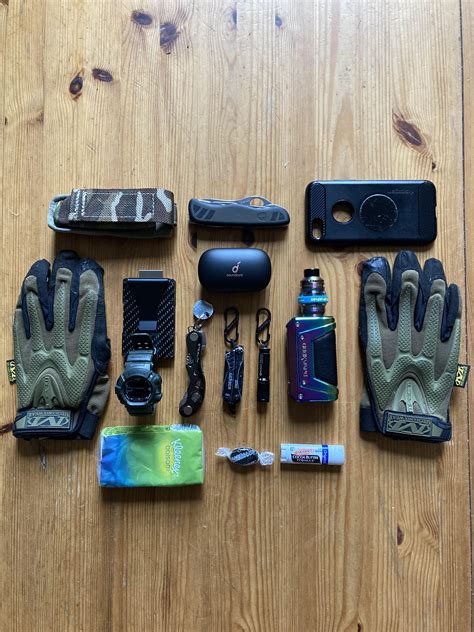 Just the essentials. : r/EDC