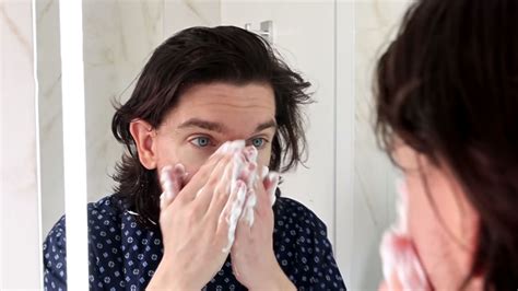 Should You Wash Your Face Before or After Shaving? Let's Find The Answer