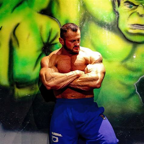 Muscle Lover - The World of Bodybuilders: Bodybuilders with crossed ...