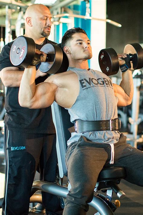 How to consistently progress lifts for peak strength gains without burnout?
