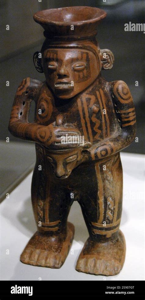 Pre columbian art warrior hi-res stock photography and images - Alamy