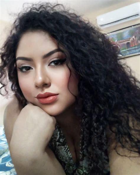 Cancioncitas de amor💝. . . . #romeo #canciones #curvy #curlyhair # ...