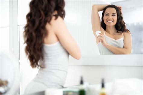 Antiperspirant Risks: Should You Be Worried About Using Antiperspirant?