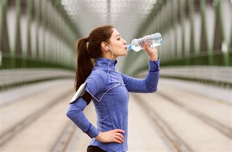 Drink Water Before Or After Workout - WorkoutWalls