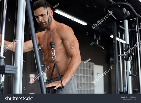 What is the optimal training frequency for men looking to maximize pectoral muscle development?