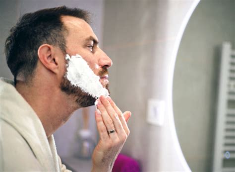 How to Shave Without Clogging the Drain