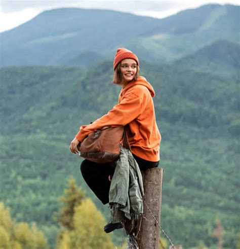 How To Layer Clothes For Hiking | The 3 Layer System