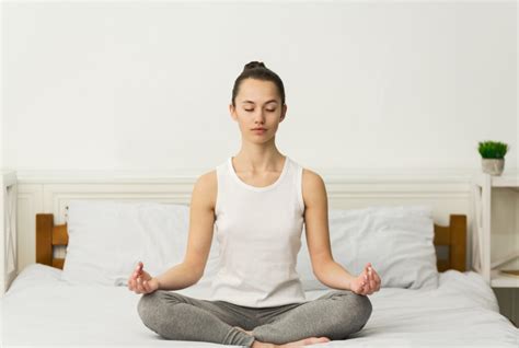 How to meditate before bed: a simple guide - WeMystic