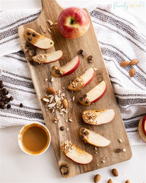 Apple Slices with Peanut Butter Dip - Easy And Healthy Snacks