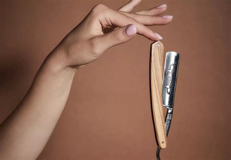 Mastering the art of shaving in 5 steps for beginners - Plisson