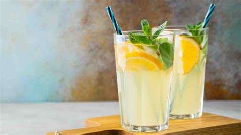 11 health benefits of lemon water | HealthShots