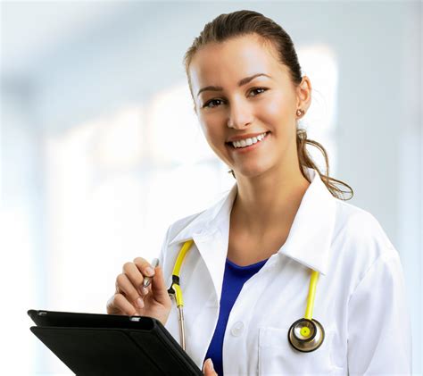 Patients live longer when treated by female doctors