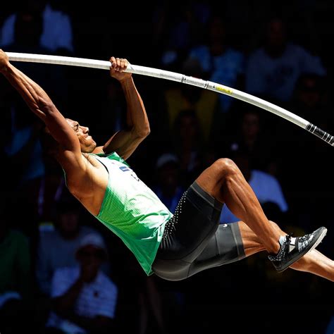 Download Ashton Eaton Olympic Pole Vault Athlete Wallpaper | Wallpapers.com