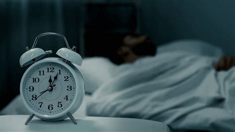 Optimize sleep for men: what evening habits enhance recovery & performance?