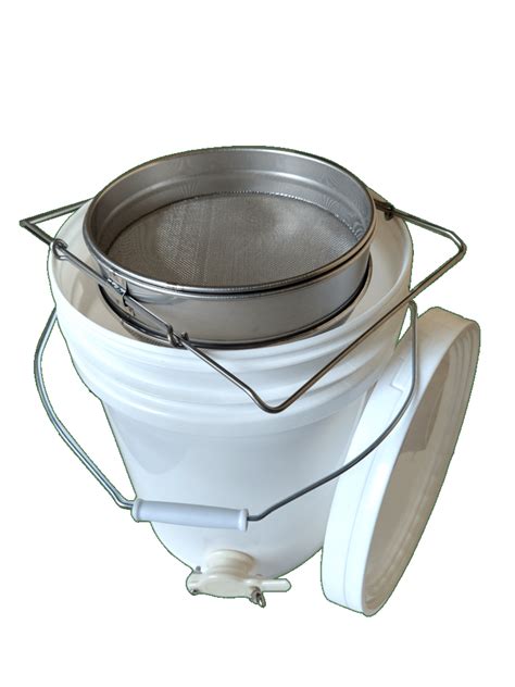 Settling Tanks, Buckets and Strainers