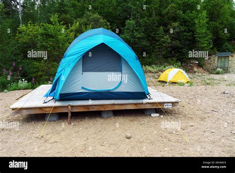 Tent pitched on a wooden platform Stock Photo - Alamy