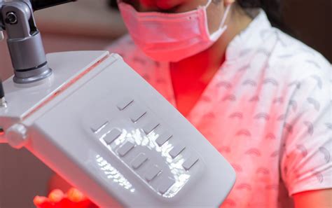 Red Light Therapy For Muscle Recovery: How To + 7 Benefits