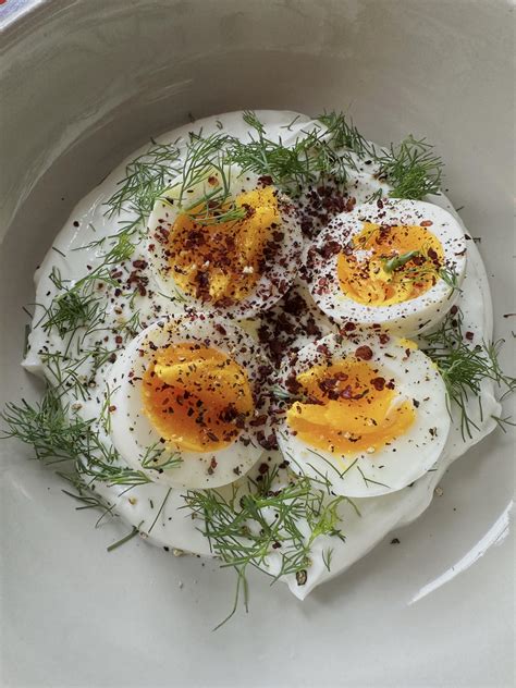 220 cal Mediterranean Breakfast (Whipped Greek Yogurt and Eggs) : r/1200isplenty