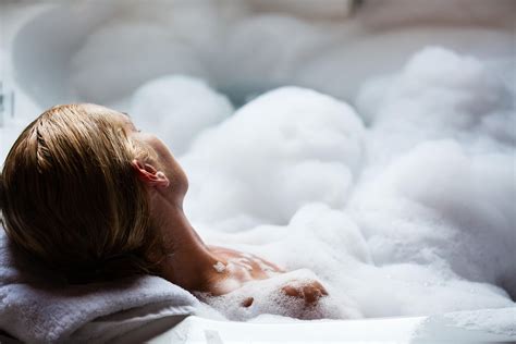How to Make a Relaxing Bath - Bath Fitter