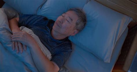 670+ Older Man Sleeping In Bed At Night Fotografías de stock, fotos e ...
