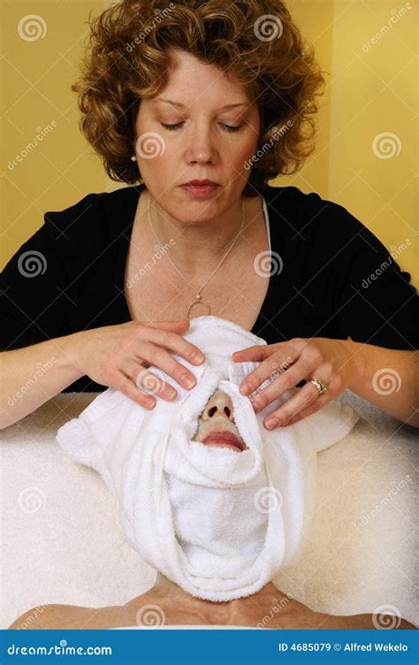 Using Hot Towel On Face at Isaac Soundy blog