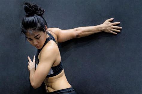 13 Easy Lat Stretches For Maximum Overhead Mobility