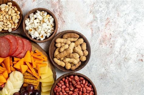 What high-protein snacks curb hunger for weight loss?