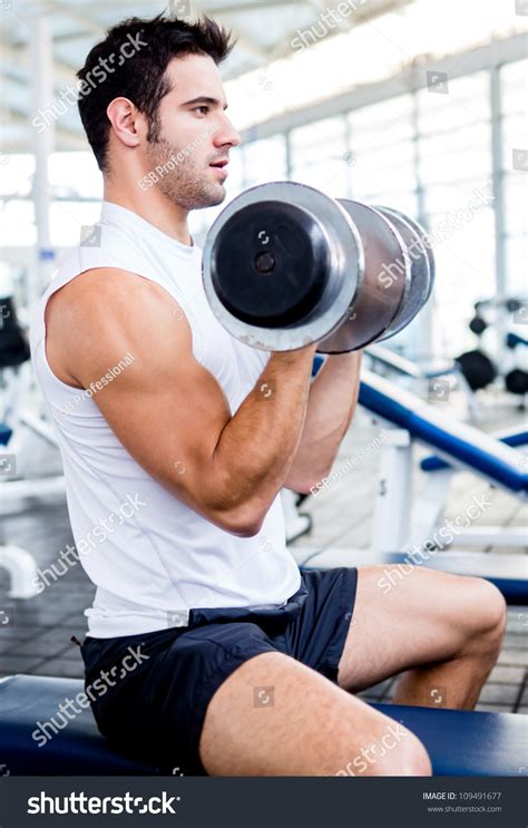 Strong Man At The Gym Lifting Heavy Weights Stock Photo 109491677 ...