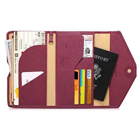 The Best Travel Wallets to Organize Your Vacation Essentials (2021)