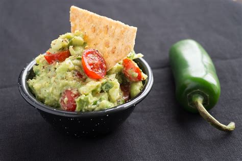 Healthy Guacamole with Tomatoes - Oat&amp;Sesame