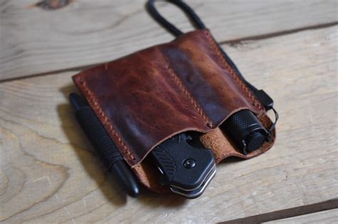 Tips for EDC'ing flashlight and knife in same pocket : r/flashlight