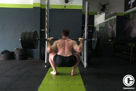 Fix common squat form errors for safety?