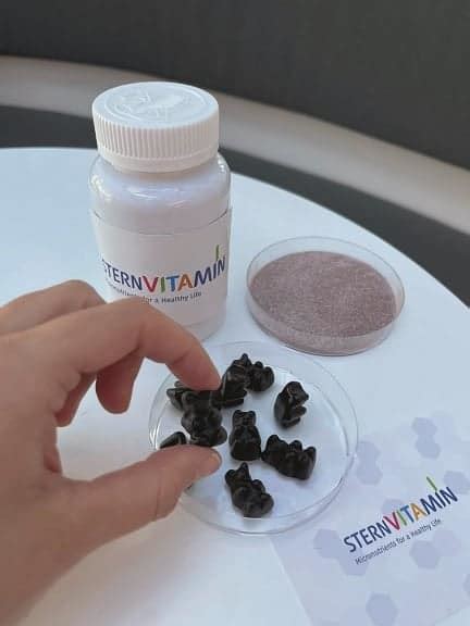 Which specific micronutrient is particularly important for men’s prostate health, and what are common dietary sources?