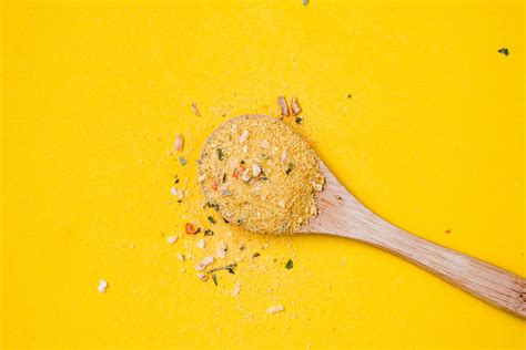 Spoon of ground flaxseed meal and flax egg on white background - Creative Commons Bilder