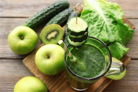 A Guide to Kiwifruit, with Tips, Ideas & Recipes