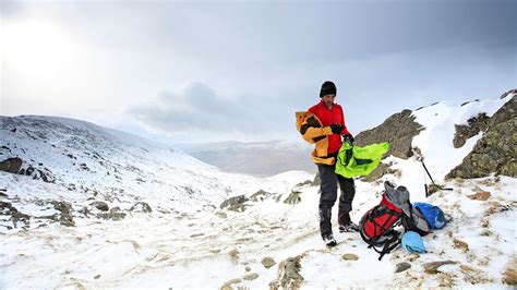 Optimal layering for cold, wet hikes?