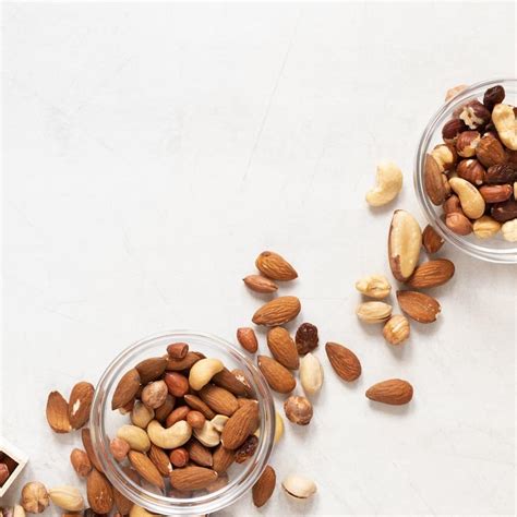 7 Best Nuts For Weight Loss That You Can Snack On Healthily - Yolo ...