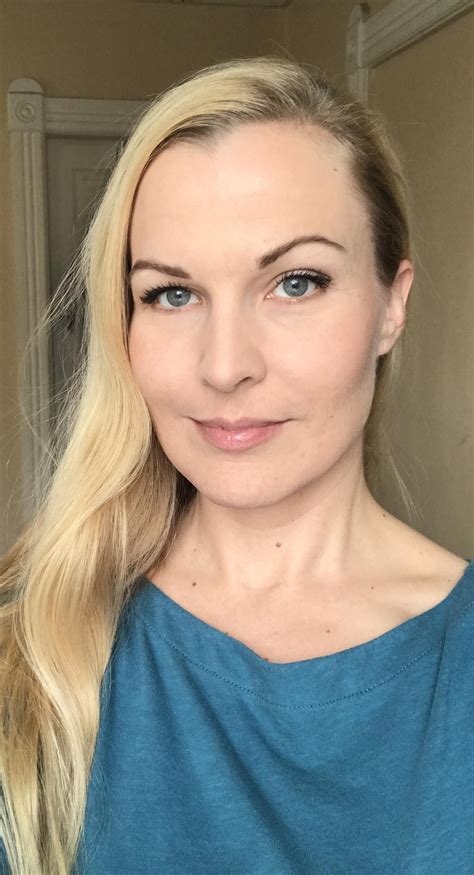 40 year old here to represent!! in 2023 | Women 40 years old, Photography women, Beauty